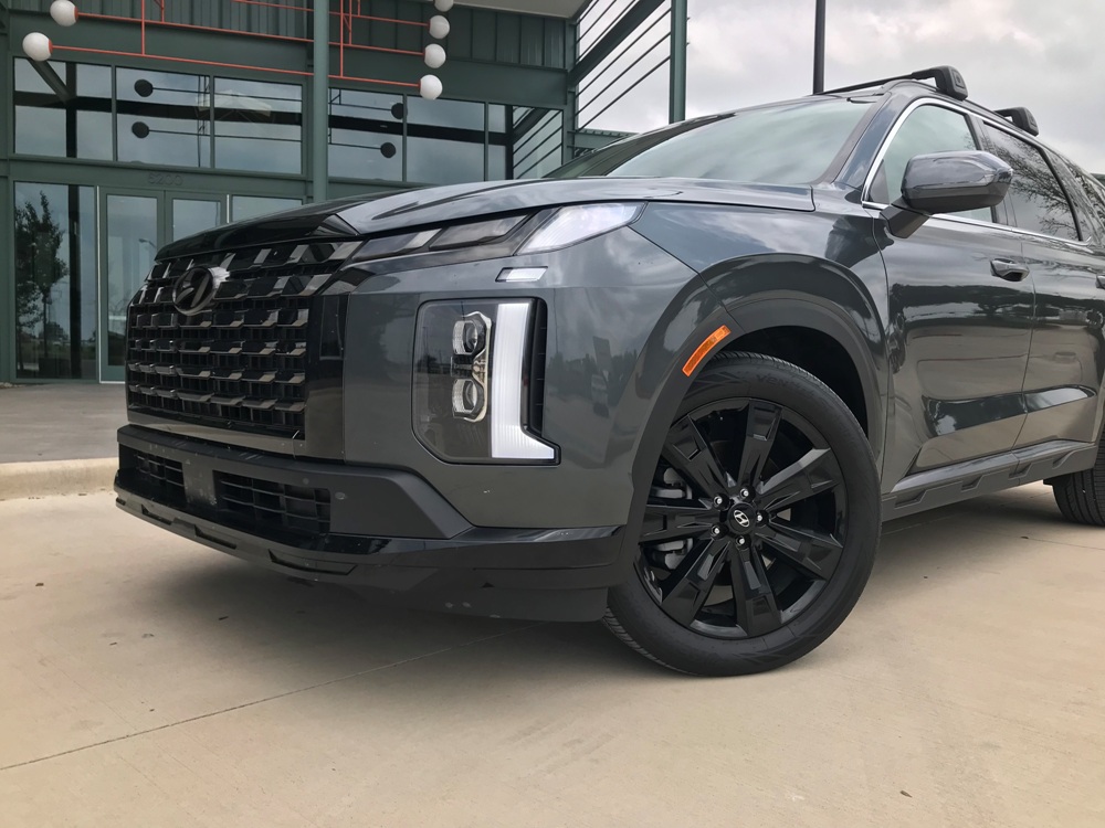 The 2024 Hyundai Palisade XRT Features Exclusive Styling