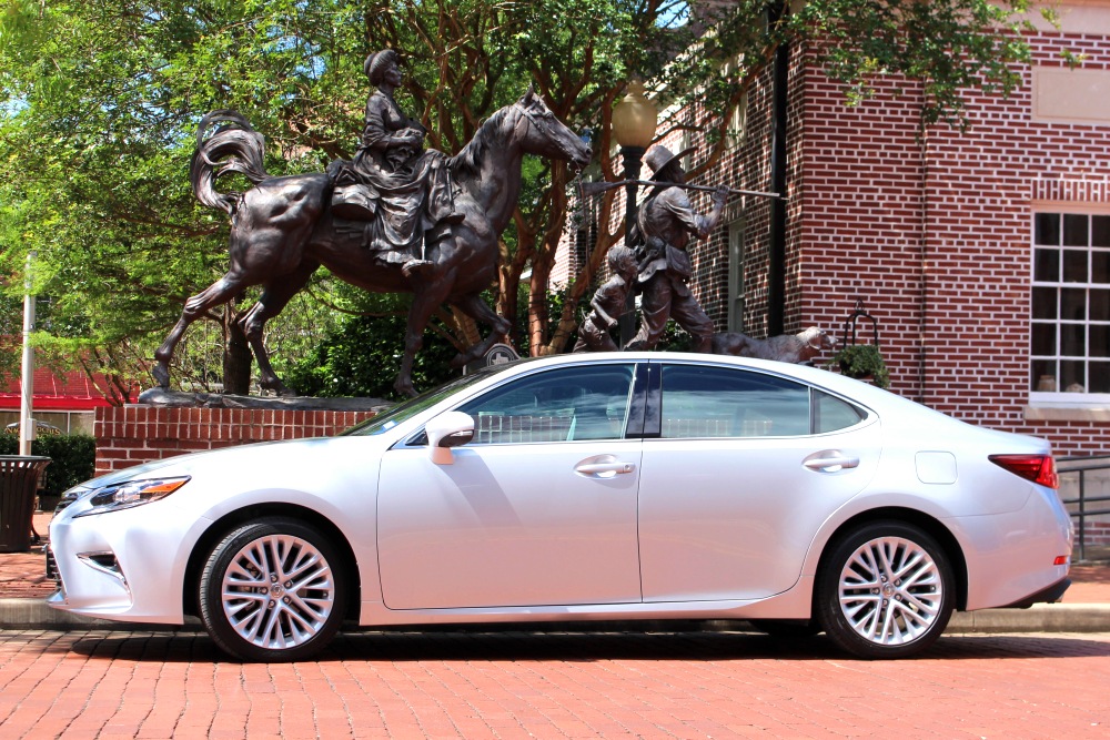 A Scenic Drive along El Camino Real de los Tejas in the Lexus ES 350